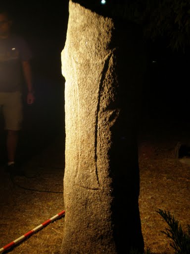 Rexistro da estatua menhir do Tameirón, achada na zona